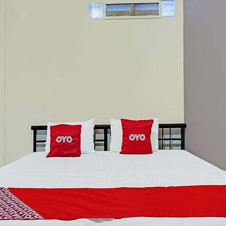 Oyo 91658 Luci'S House Hotel Джакарта Екстериор снимка