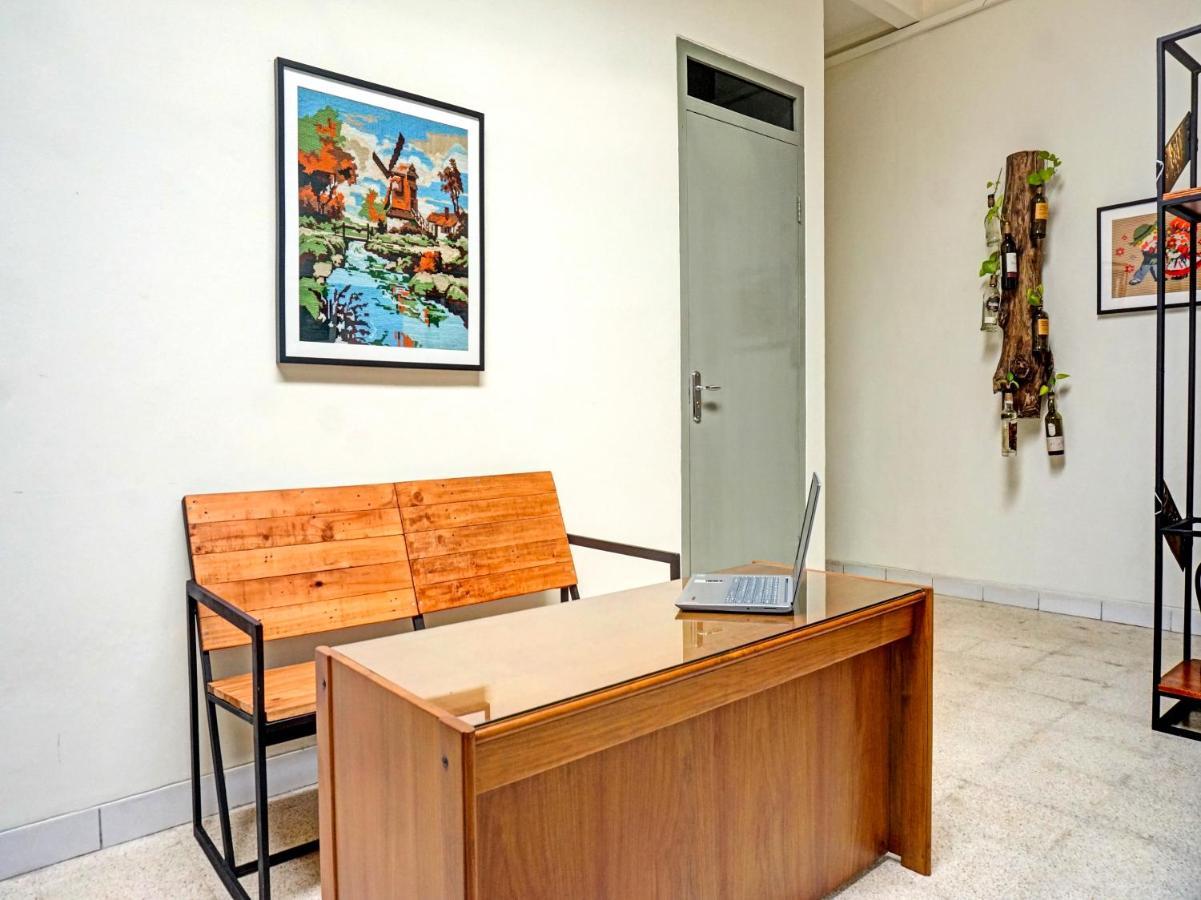 Oyo 91658 Luci'S House Hotel Джакарта Екстериор снимка