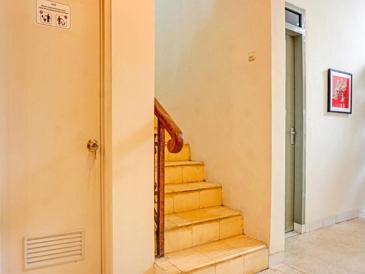 Oyo 91658 Luci'S House Hotel Джакарта Екстериор снимка
