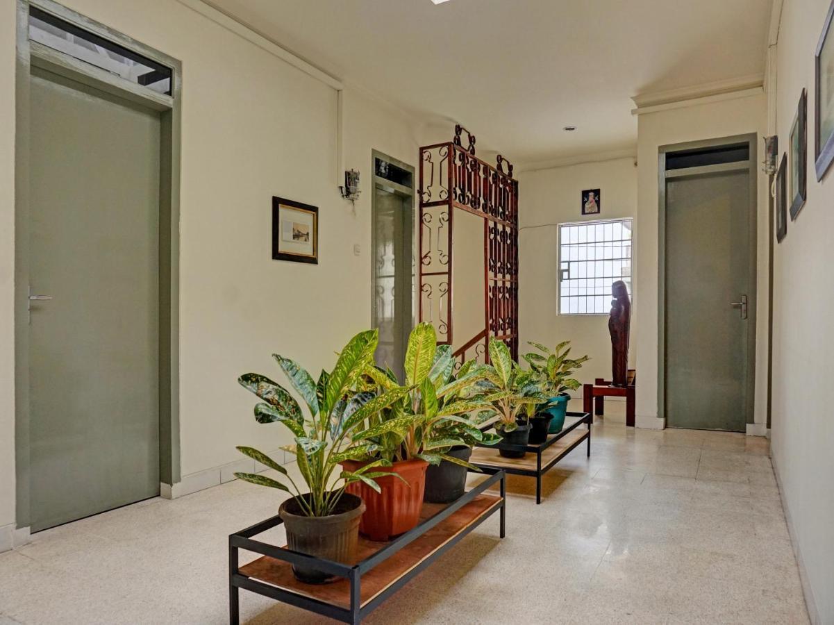 Oyo 91658 Luci'S House Hotel Джакарта Екстериор снимка
