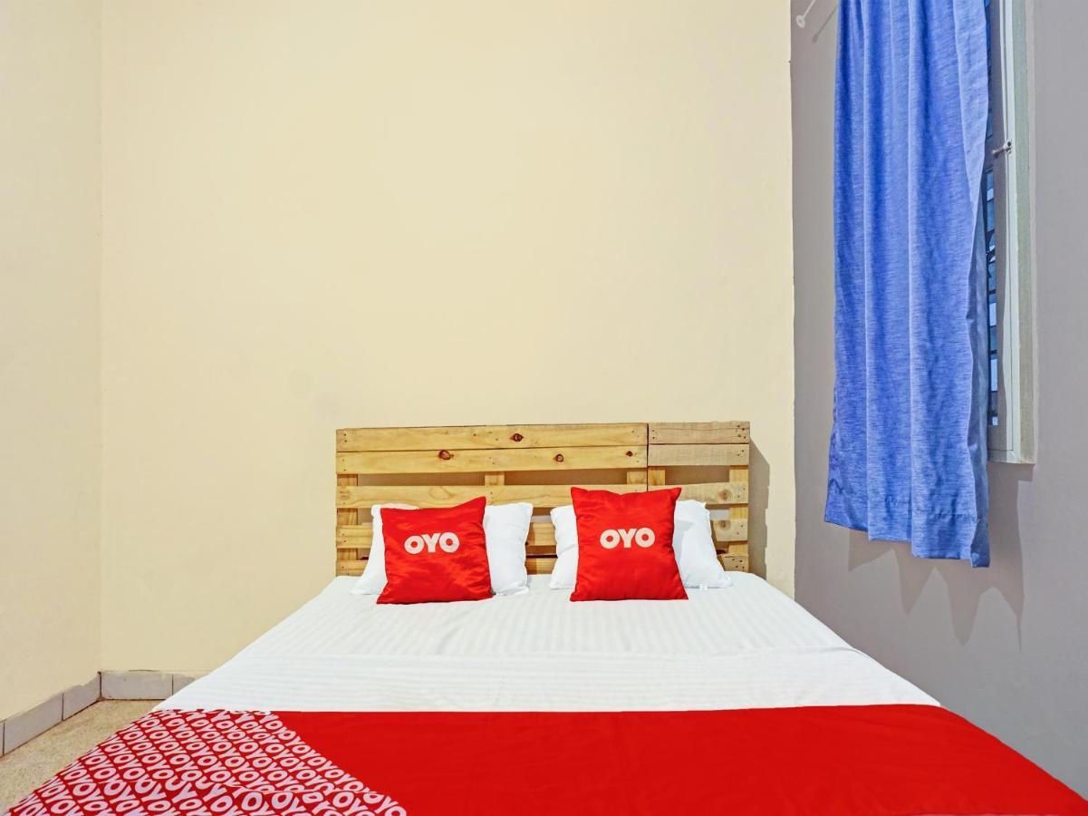 Oyo 91658 Luci'S House Hotel Джакарта Екстериор снимка