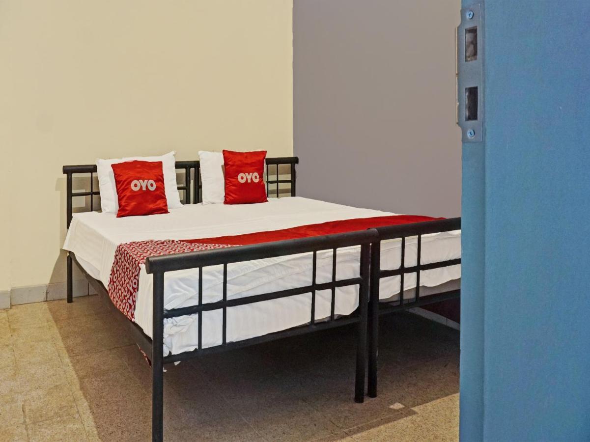 Oyo 91658 Luci'S House Hotel Джакарта Екстериор снимка