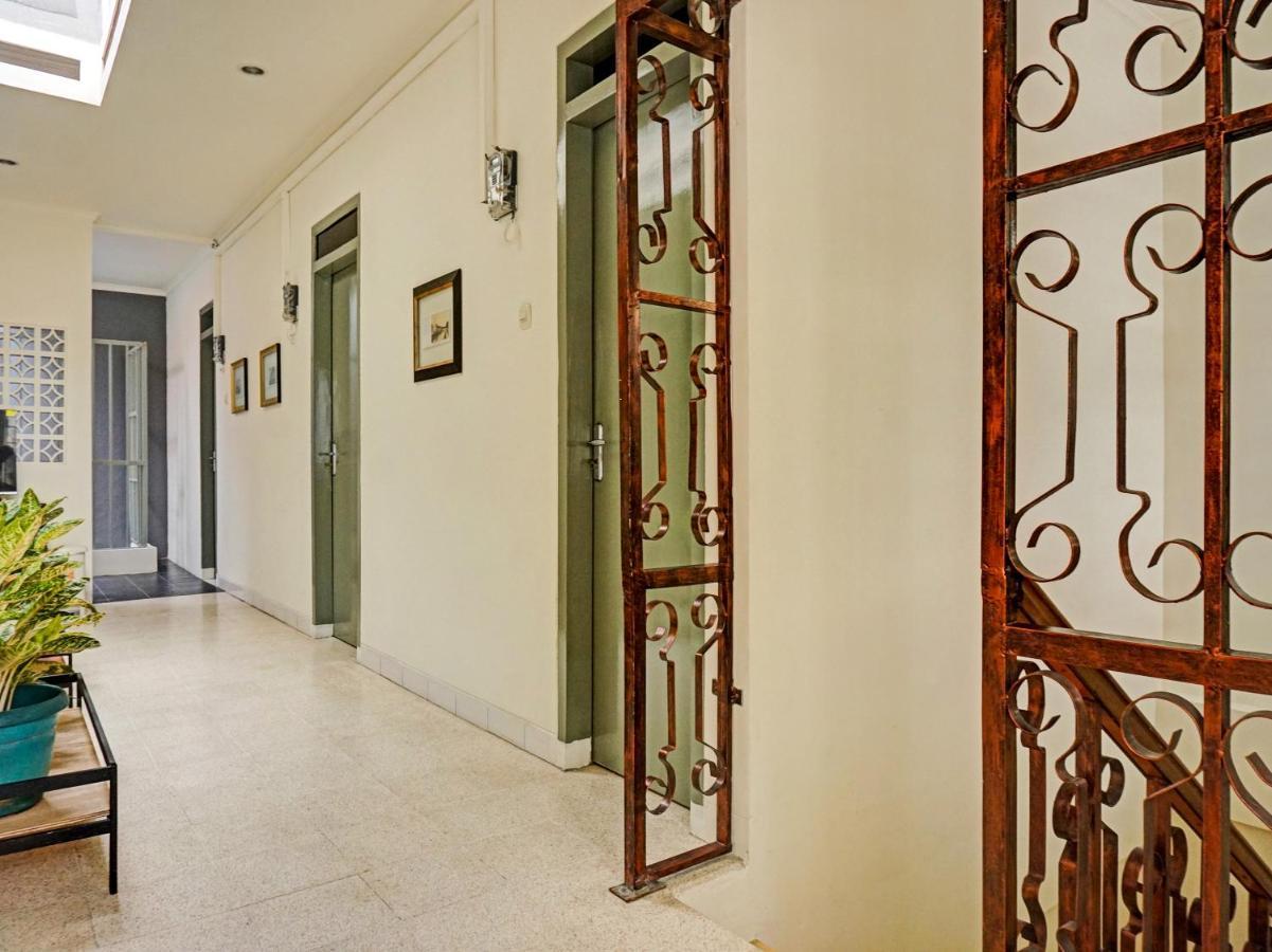 Oyo 91658 Luci'S House Hotel Джакарта Екстериор снимка