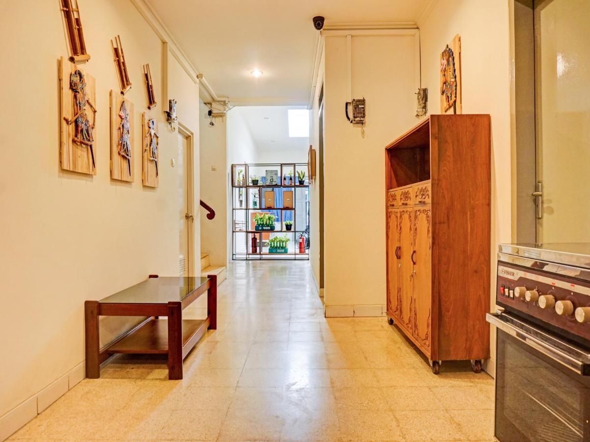 Oyo 91658 Luci'S House Hotel Джакарта Екстериор снимка