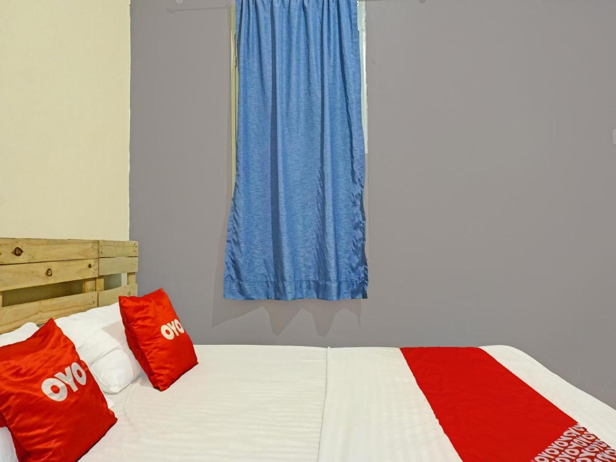 Oyo 91658 Luci'S House Hotel Джакарта Екстериор снимка