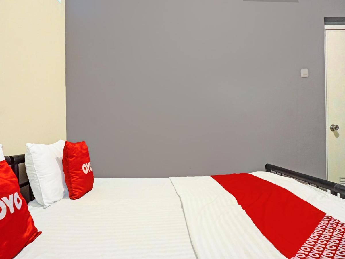 Oyo 91658 Luci'S House Hotel Джакарта Екстериор снимка