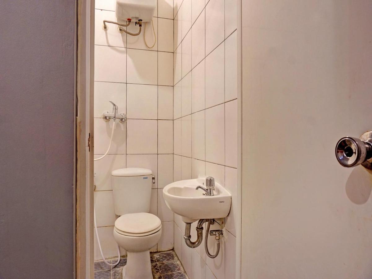 Oyo 91658 Luci'S House Hotel Джакарта Екстериор снимка
