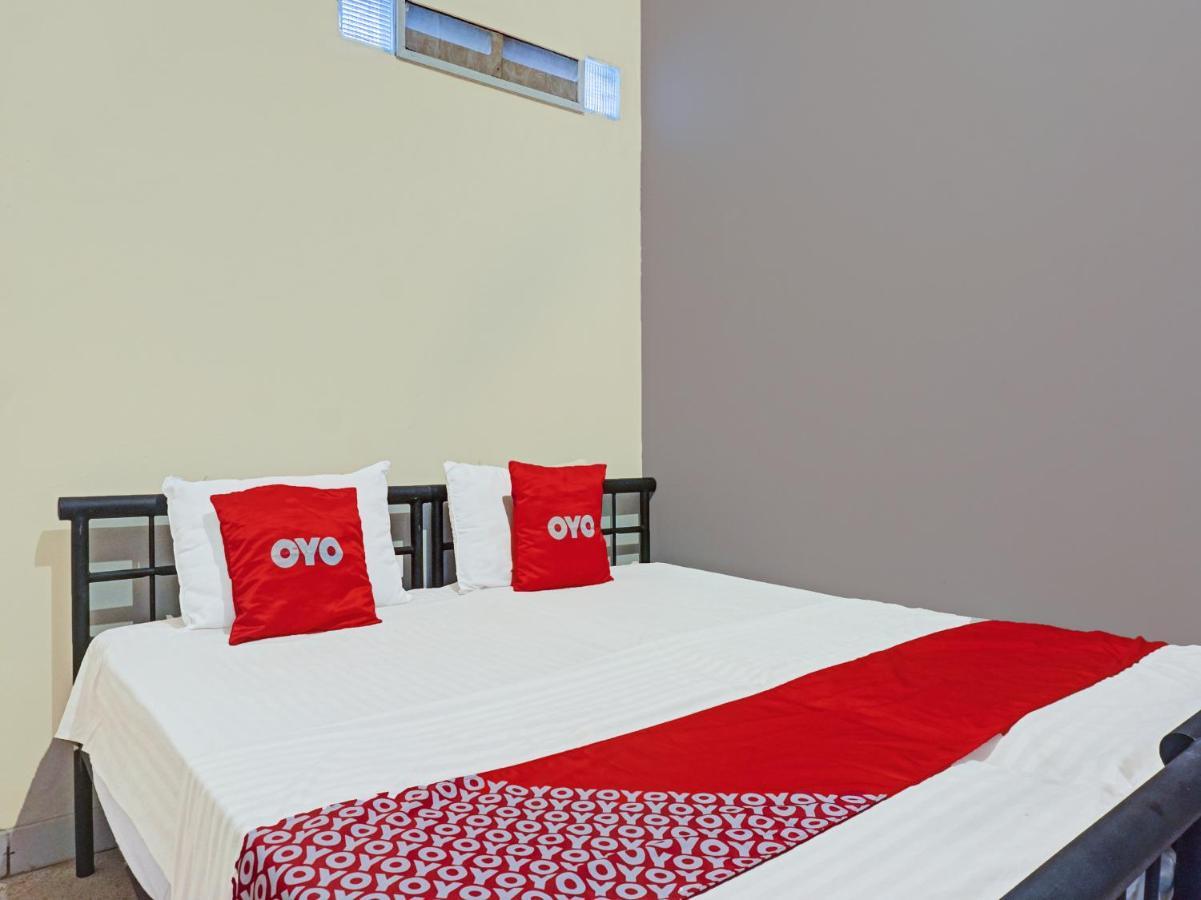 Oyo 91658 Luci'S House Hotel Джакарта Екстериор снимка